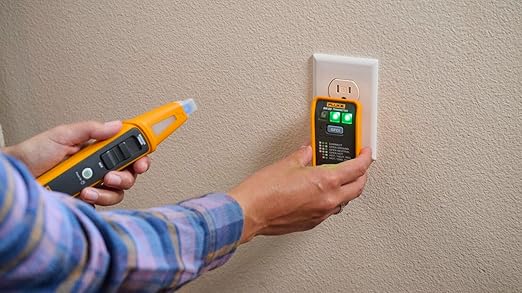 Fluke BK120 Breaker Finder Bundle with 107 Digital Multimeter and Socket Tester (Pack of 1)